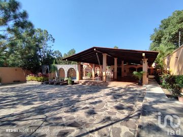 Casa de Campestre en venta, con terraza y alberca con detalles típico estilo mexicano, Comala, Col.