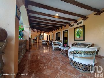 Casa de Campestre en venta, con terraza y alberca con detalles típico estilo mexicano, Comala, Col.