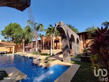 Casa de Campestre en venta, con terraza y alberca con detalles típico estilo mexicano, Comala, Col.