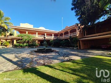 Casa de Campestre en venta, con terraza y alberca con detalles típico estilo mexicano, Comala, Col.