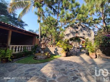 Casa de Campestre en venta, con terraza y alberca con detalles típico estilo mexicano, Comala, Col.