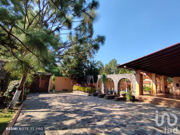Casa de Campestre en venta, con terraza y alberca con detalles típico estilo mexicano, Comala, Col.