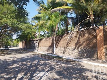 Casa de Campestre en venta, con terraza y alberca con detalles típico estilo mexicano, Comala, Col.