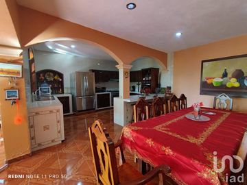 Casa de Campestre en venta, con terraza y alberca con detalles típico estilo mexicano, Comala, Col.