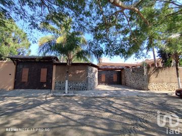 Casa de Campestre en venta, con terraza y alberca con detalles típico estilo mexicano, Comala, Col.