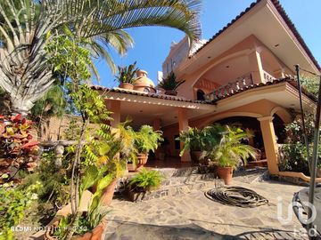 Casa de Campestre en venta, con terraza y alberca con detalles típico estilo mexicano, Comala, Col.