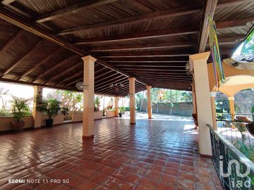 Casa de Campestre en venta, con terraza y alberca con detalles típico estilo mexicano, Comala, Col.