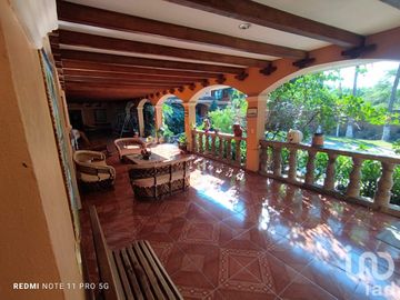 Casa de Campestre en venta, con terraza y alberca con detalles típico estilo mexicano, Comala, Col.
