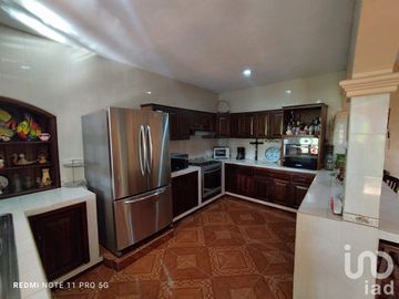 Casa de Campestre en venta, con terraza y alberca con detalles típico estilo mexicano, Comala, Col.