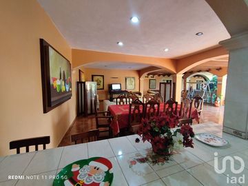 Casa de Campestre en venta, con terraza y alberca con detalles típico estilo mexicano, Comala, Col.
