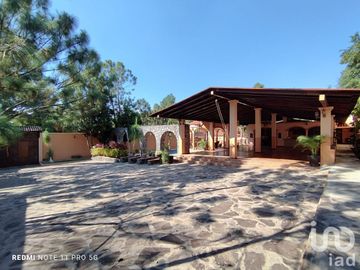 Casa de Campestre en venta, con terraza y alberca con detalles típico estilo mexicano, Comala, Col.