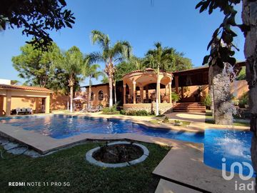 Casa de Campestre en venta, con terraza y alberca con detalles típico estilo mexicano, Comala, Col.
