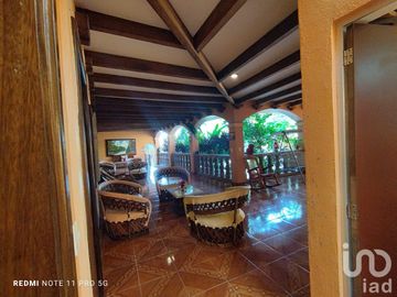 Casa de Campestre en venta, con terraza y alberca con detalles típico estilo mexicano, Comala, Col.
