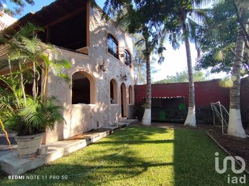 Casa de Campestre en venta, con terraza y alberca con detalles típico estilo mexicano, Comala, Col.