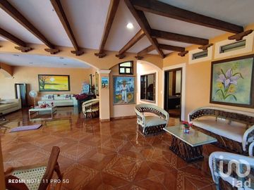 Casa de Campestre en venta, con terraza y alberca con detalles típico estilo mexicano, Comala, Col.