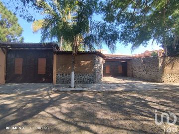 Casa de Campestre en venta, con terraza y alberca con detalles típico estilo mexicano, Comala, Col.