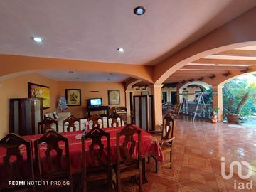 Casa de Campestre en venta, con terraza y alberca con detalles típico estilo mexicano, Comala, Col.