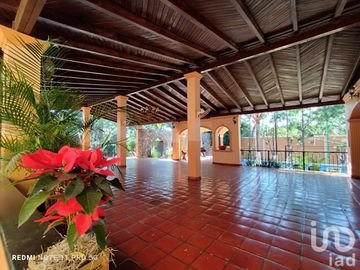 Casa de Campestre en venta, con terraza y alberca con detalles típico estilo mexicano, Comala, Col.