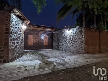 Casa de Campestre en venta, con terraza y alberca con detalles típico estilo mexicano, Comala, Col.