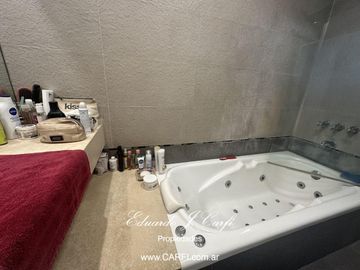 VENTA DE CASA 4 AMBIENTES - EN BARRIO  LOS OLIVOS
