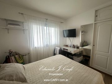 VENTA DE CASA 4 AMBIENTES - EN BARRIO  LOS OLIVOS