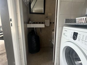 VENTA DE CASA 4 AMBIENTES - EN BARRIO  LOS OLIVOS