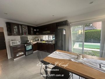 VENTA DE CASA 4 AMBIENTES - EN BARRIO  LOS OLIVOS