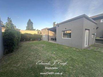 VENTA DE CASA 4 AMBIENTES - EN BARRIO  LOS OLIVOS