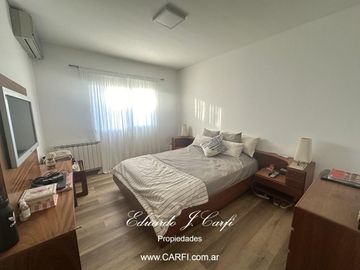 VENTA DE CASA 4 AMBIENTES - EN BARRIO  LOS OLIVOS