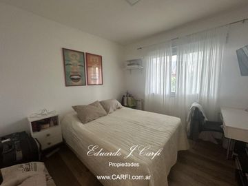 VENTA DE CASA 4 AMBIENTES - EN BARRIO  LOS OLIVOS