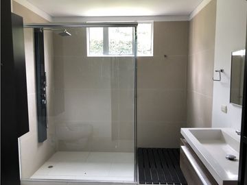 VENDO ESPECTACULAR CASA CONDOMINIO RENANIA