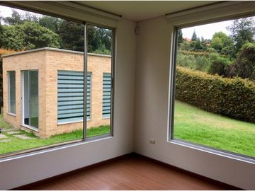 VENDO ESPECTACULAR CASA CONDOMINIO RENANIA