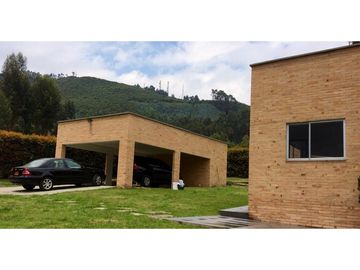 VENDO ESPECTACULAR CASA CONDOMINIO RENANIA