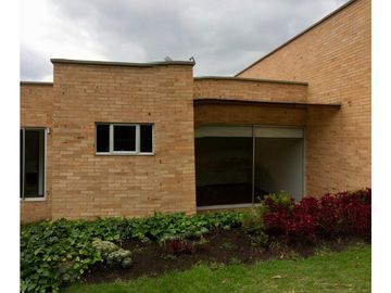 VENDO ESPECTACULAR CASA CONDOMINIO RENANIA