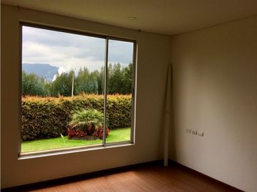 VENDO ESPECTACULAR CASA CONDOMINIO RENANIA