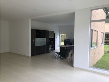 VENDO ESPECTACULAR CASA CONDOMINIO RENANIA