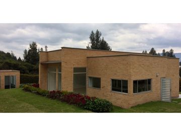 VENDO ESPECTACULAR CASA CONDOMINIO RENANIA