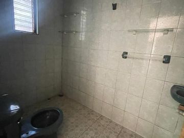 Barrio III, Casa en esquina, amplio terreno, oportunidad de ampliación.
