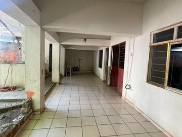 Barrio III, Casa en esquina, amplio terreno, oportunidad de ampliación.
