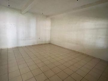 Barrio III, Casa en esquina, amplio terreno, oportunidad de ampliación.