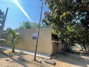 Barrio III, Casa en esquina, amplio terreno, oportunidad de ampliación.