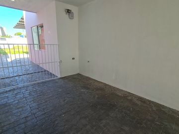 CASA RESIDENCIAL EN VENTA, AMPLIO TERRENO. CARMEN, CAMPECHE
