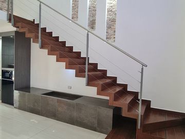 CASA RESIDENCIAL EN VENTA, AMPLIO TERRENO. CARMEN, CAMPECHE