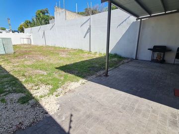 CASA RESIDENCIAL EN VENTA, AMPLIO TERRENO. CARMEN, CAMPECHE