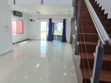 CASA RESIDENCIAL EN VENTA, AMPLIO TERRENO. CARMEN, CAMPECHE