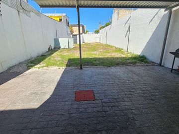CASA RESIDENCIAL EN VENTA, AMPLIO TERRENO. CARMEN, CAMPECHE
