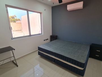 CASA RESIDENCIAL EN VENTA, AMPLIO TERRENO. CARMEN, CAMPECHE