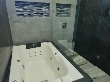 CASA RESIDENCIAL EN VENTA, AMPLIO TERRENO. CARMEN, CAMPECHE