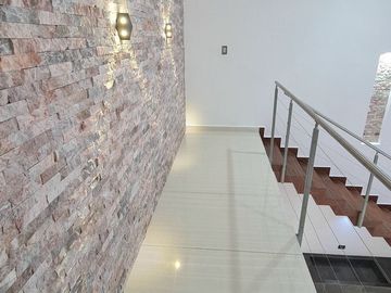CASA RESIDENCIAL EN VENTA, AMPLIO TERRENO. CARMEN, CAMPECHE