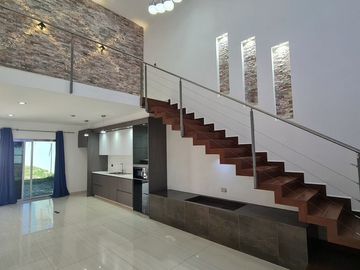 CASA RESIDENCIAL EN VENTA, AMPLIO TERRENO. CARMEN, CAMPECHE